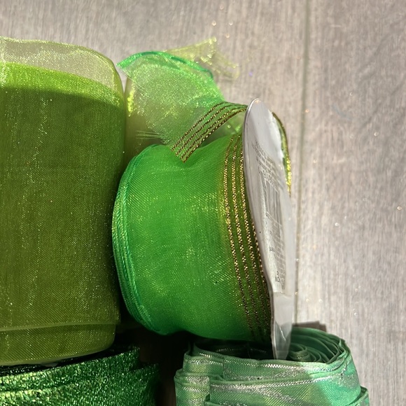 Bundle of 4 super cute ribbons. Lightly used - Picture 3 of 6